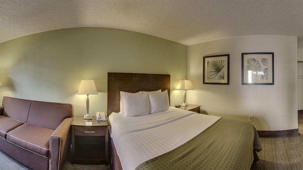 Clarion Inn & Suites Conference Center Covington Extérieur photo