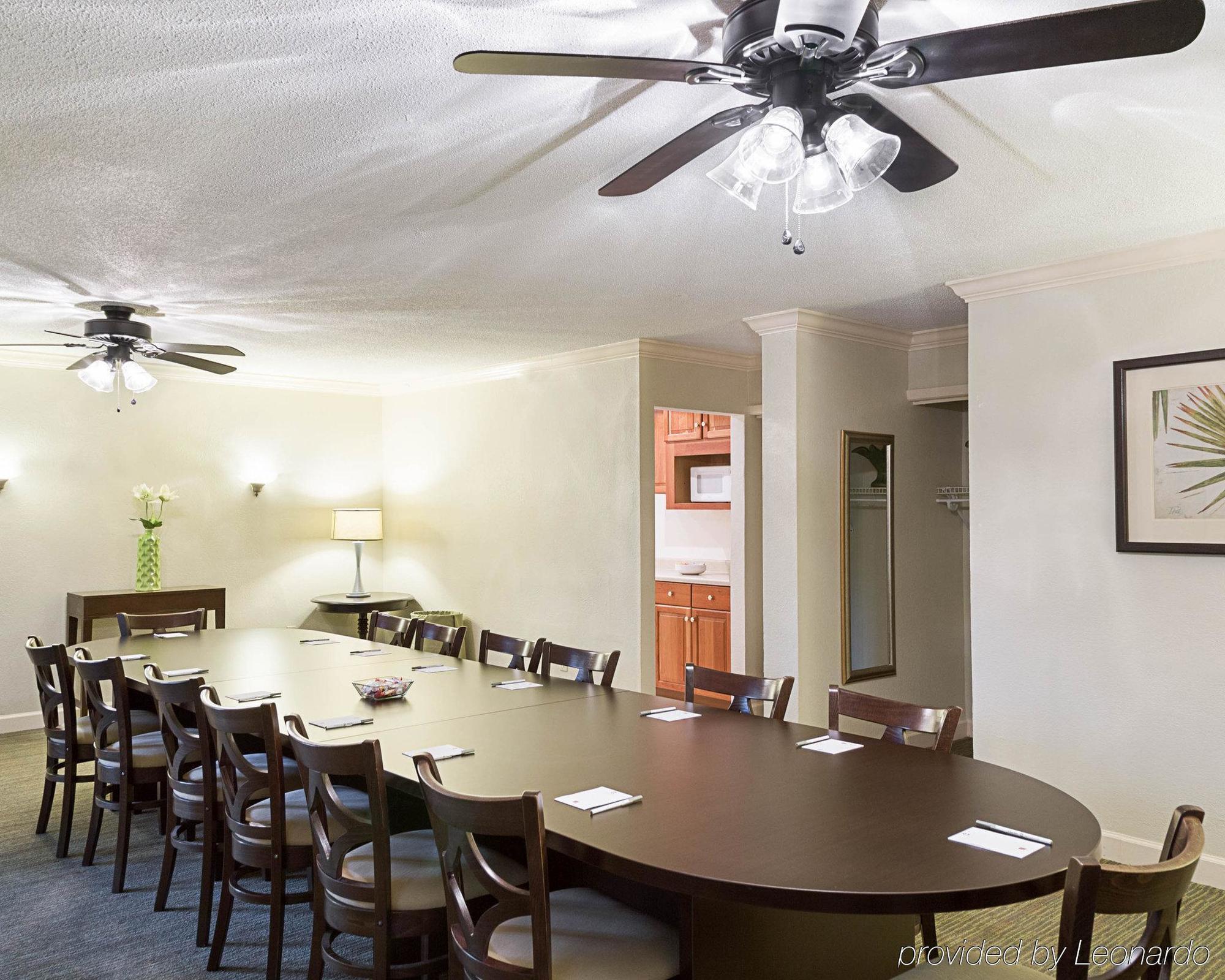 Clarion Inn & Suites Conference Center Covington Extérieur photo