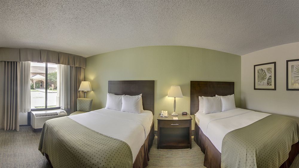 Clarion Inn & Suites Conference Center Covington Extérieur photo