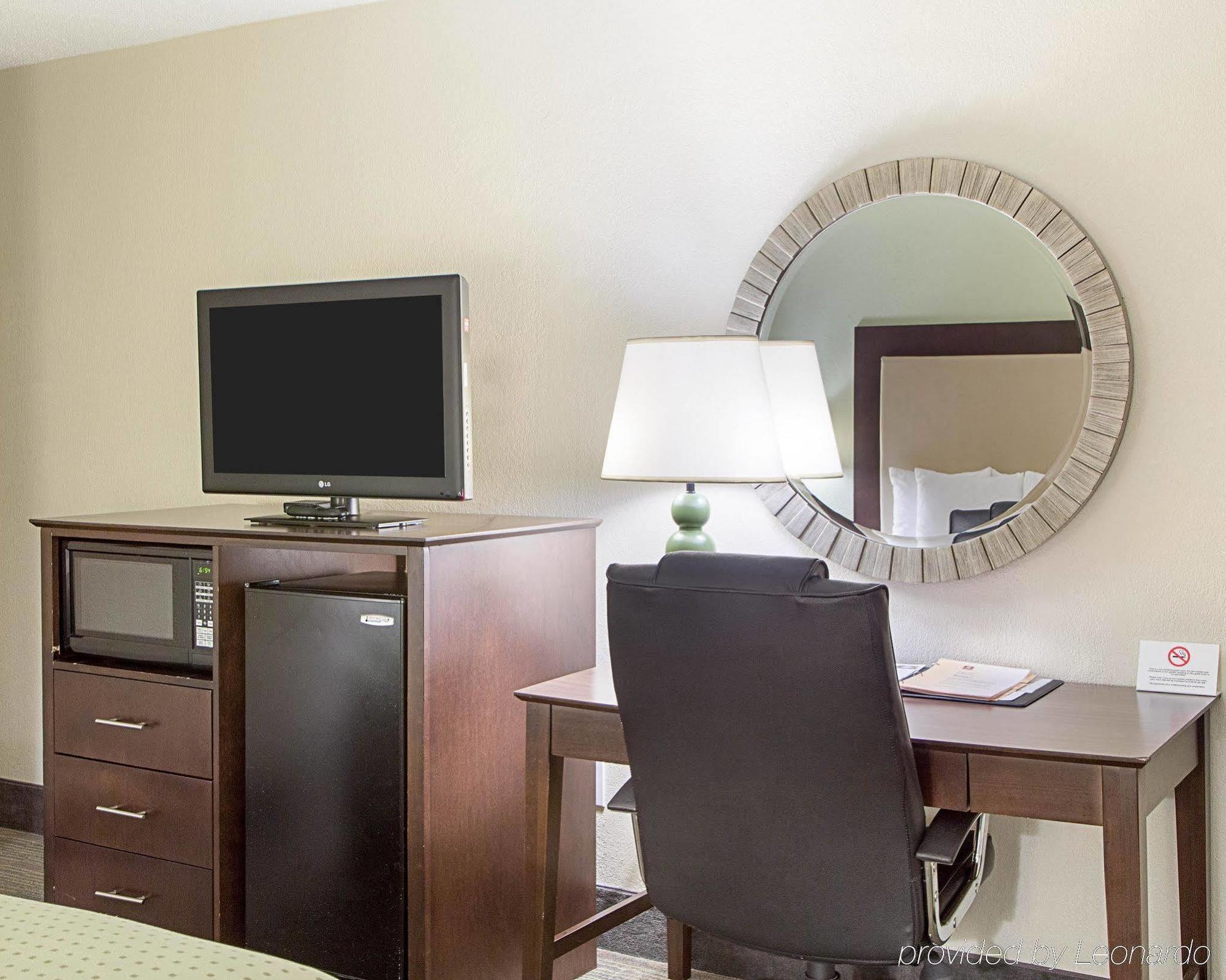 Clarion Inn & Suites Conference Center Covington Extérieur photo