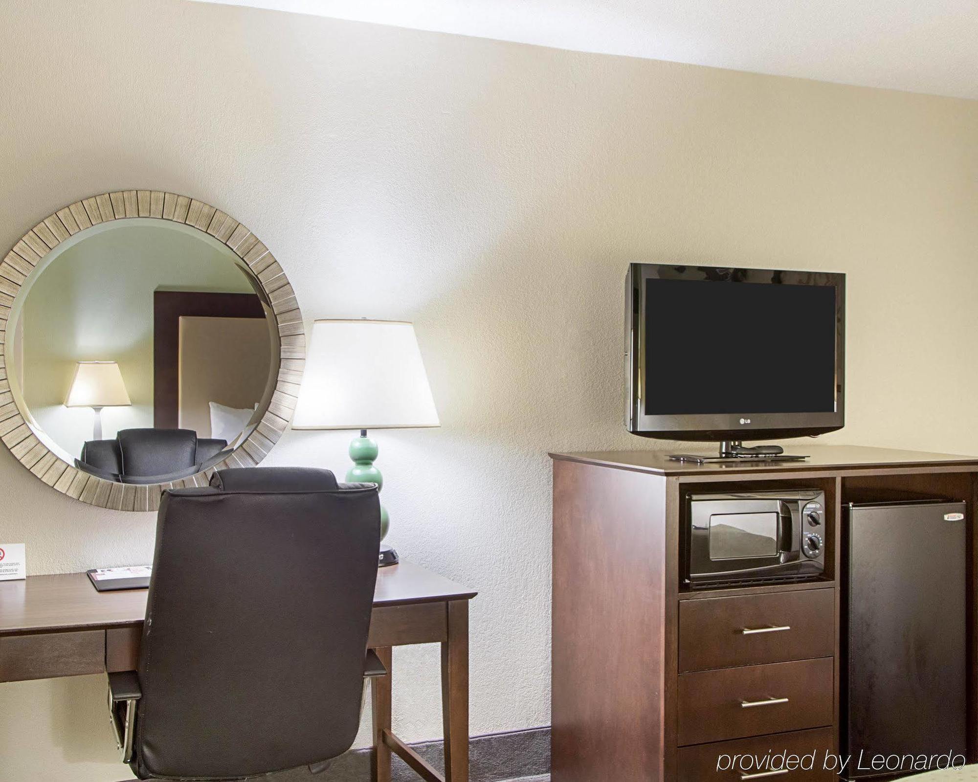 Clarion Inn & Suites Conference Center Covington Extérieur photo