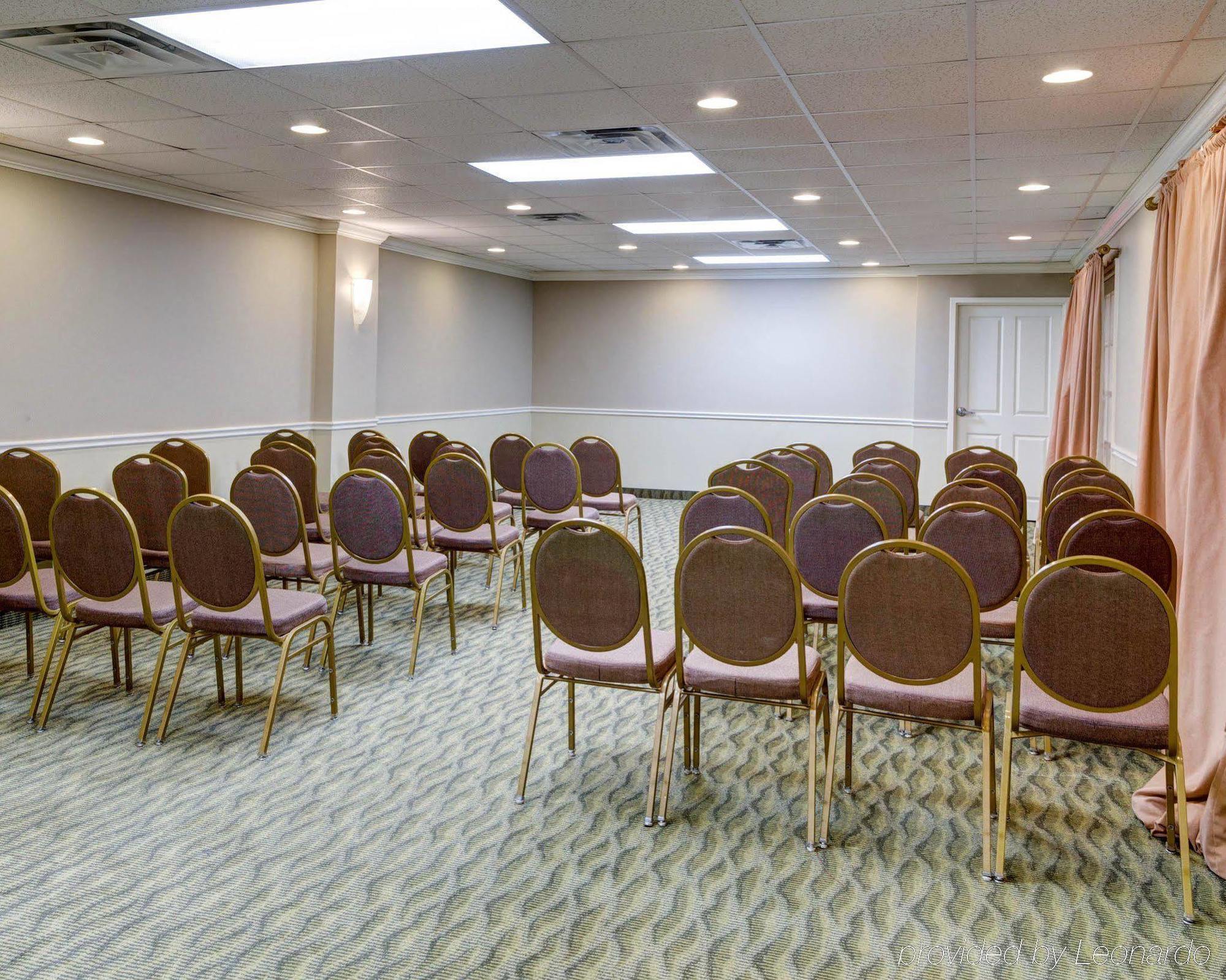 Clarion Inn & Suites Conference Center Covington Extérieur photo