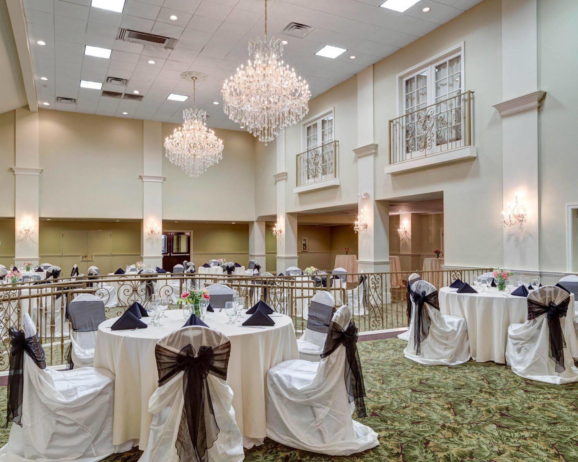 Clarion Inn & Suites Conference Center Covington Extérieur photo
