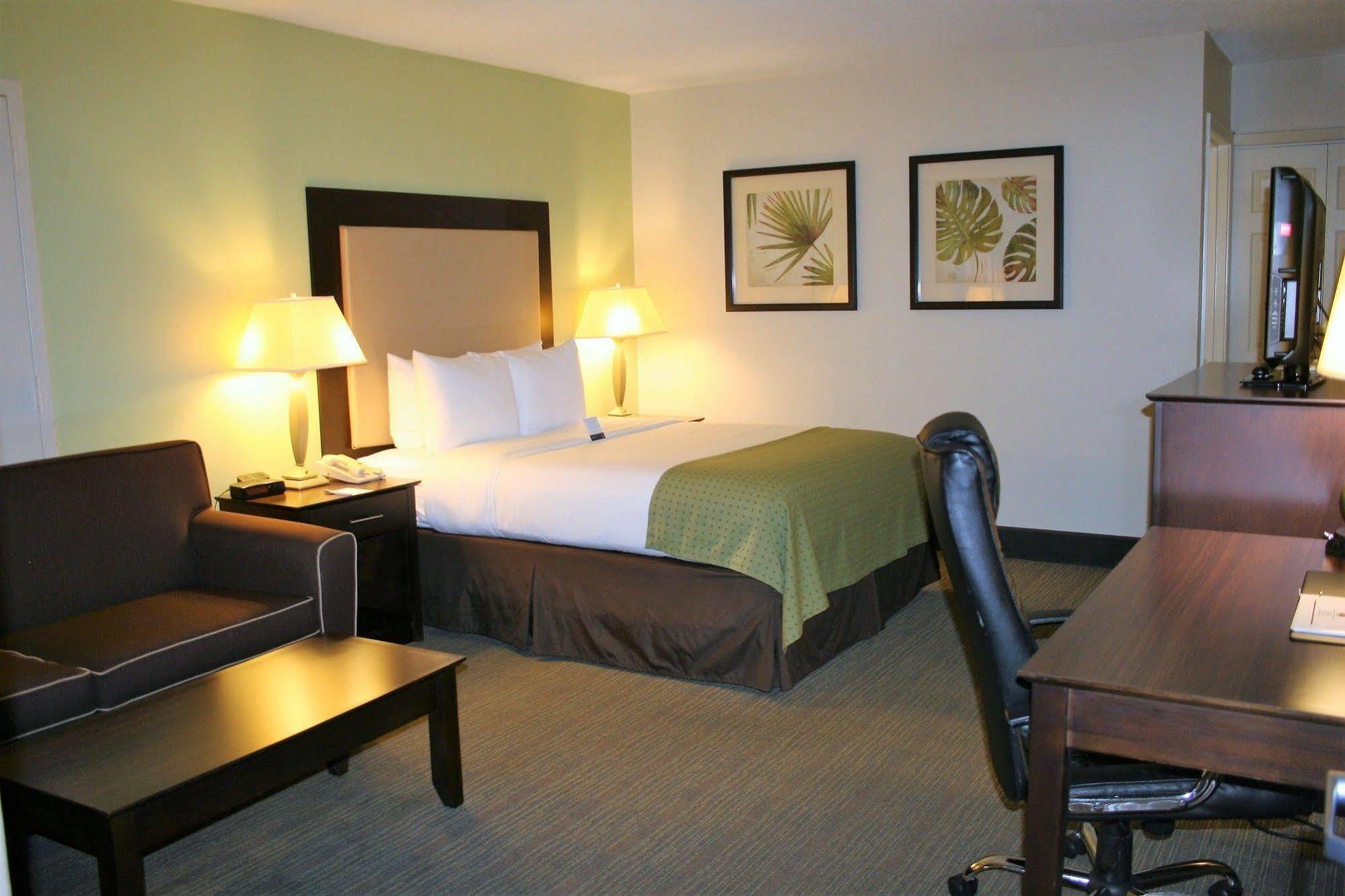 Clarion Inn & Suites Conference Center Covington Extérieur photo