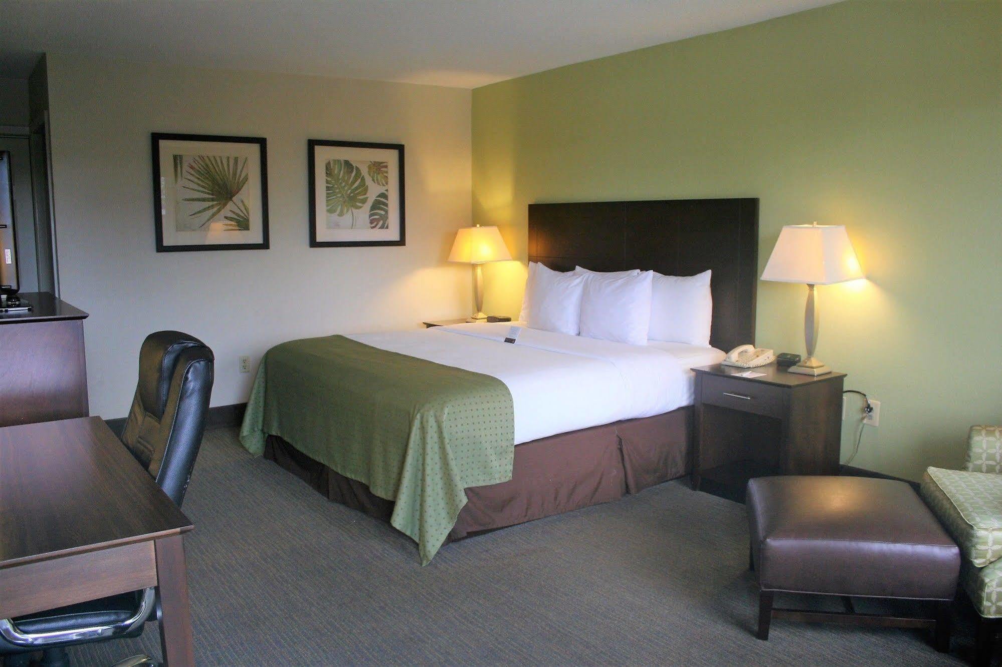 Clarion Inn & Suites Conference Center Covington Extérieur photo