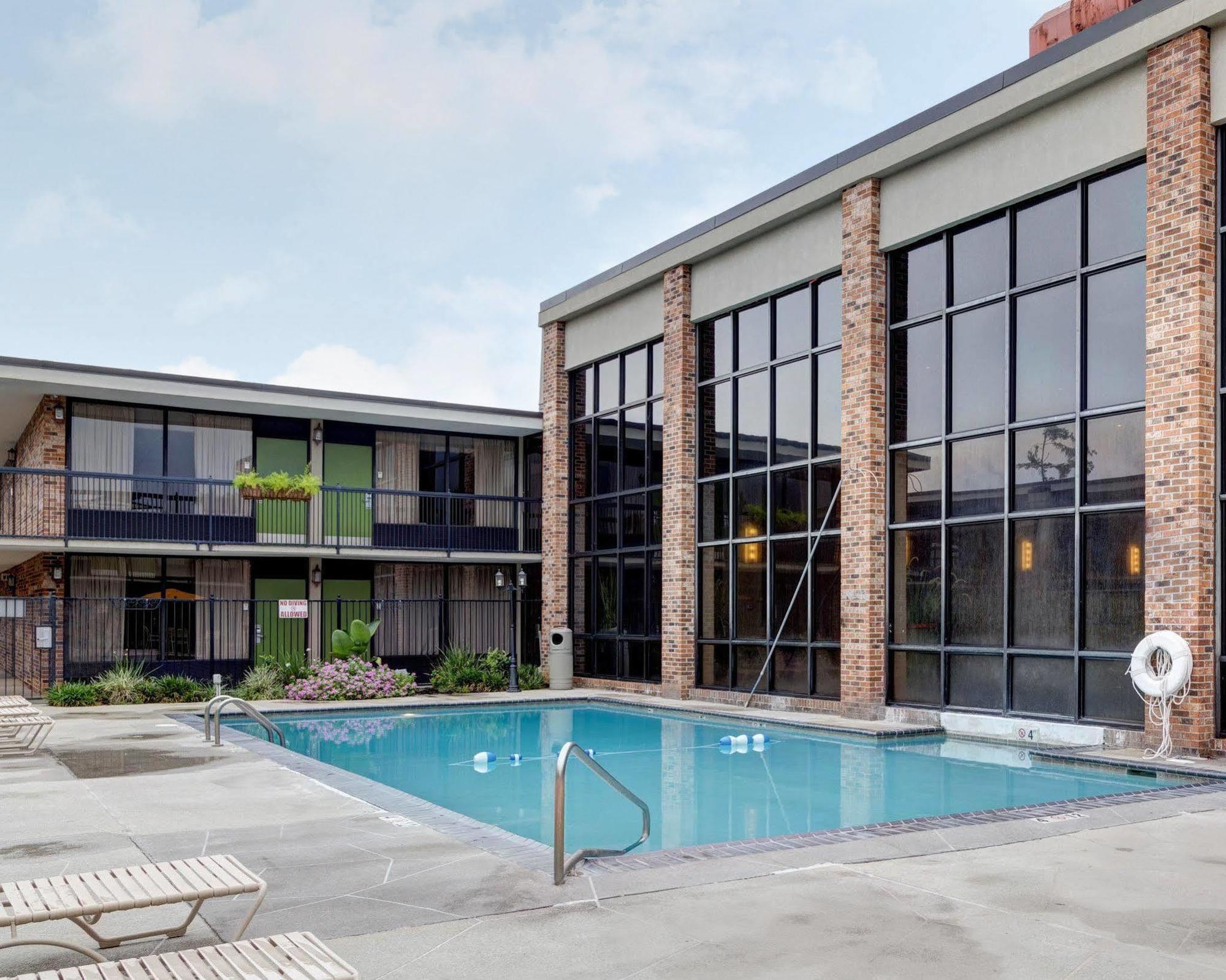 Clarion Inn & Suites Conference Center Covington Extérieur photo