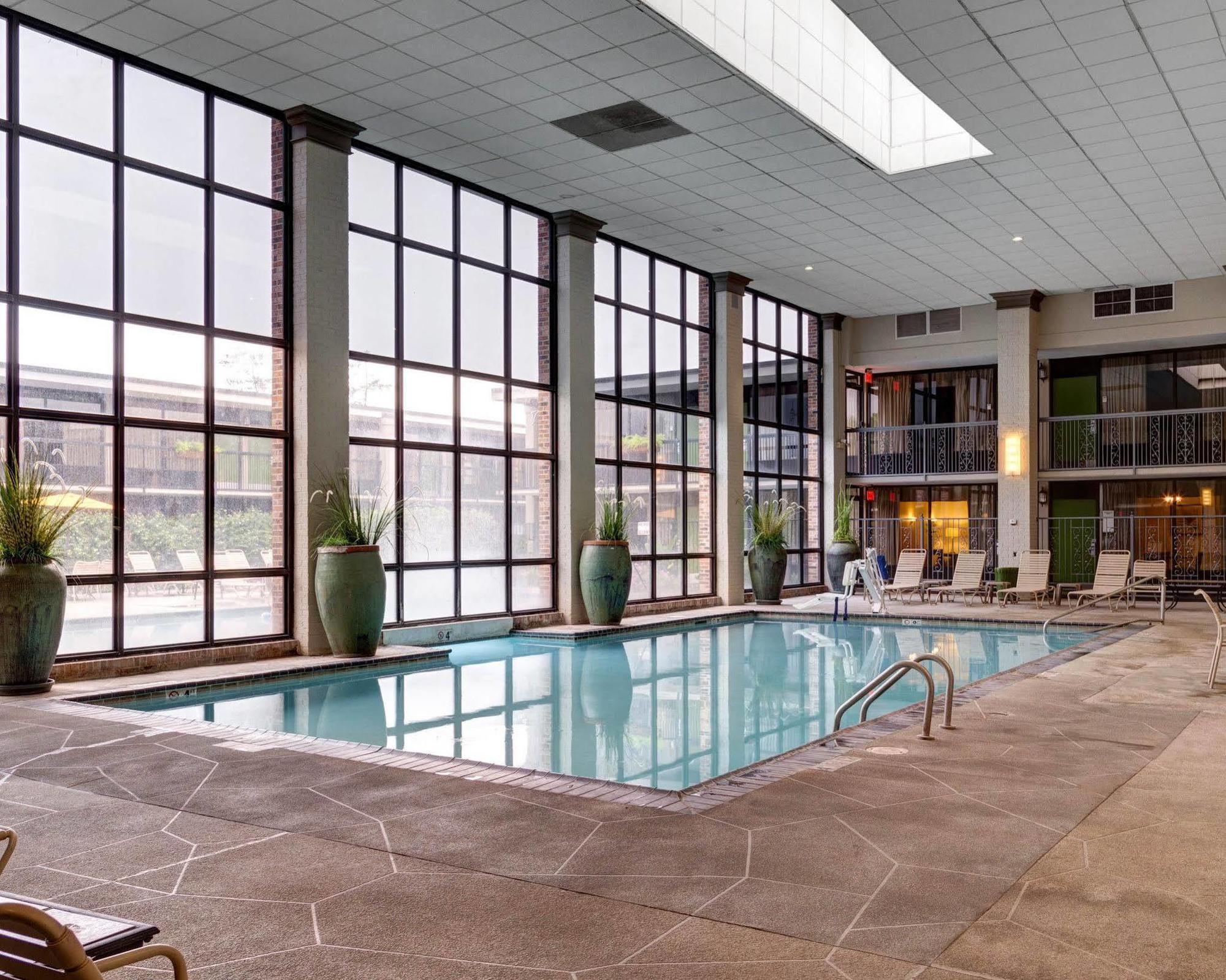 Clarion Inn & Suites Conference Center Covington Extérieur photo