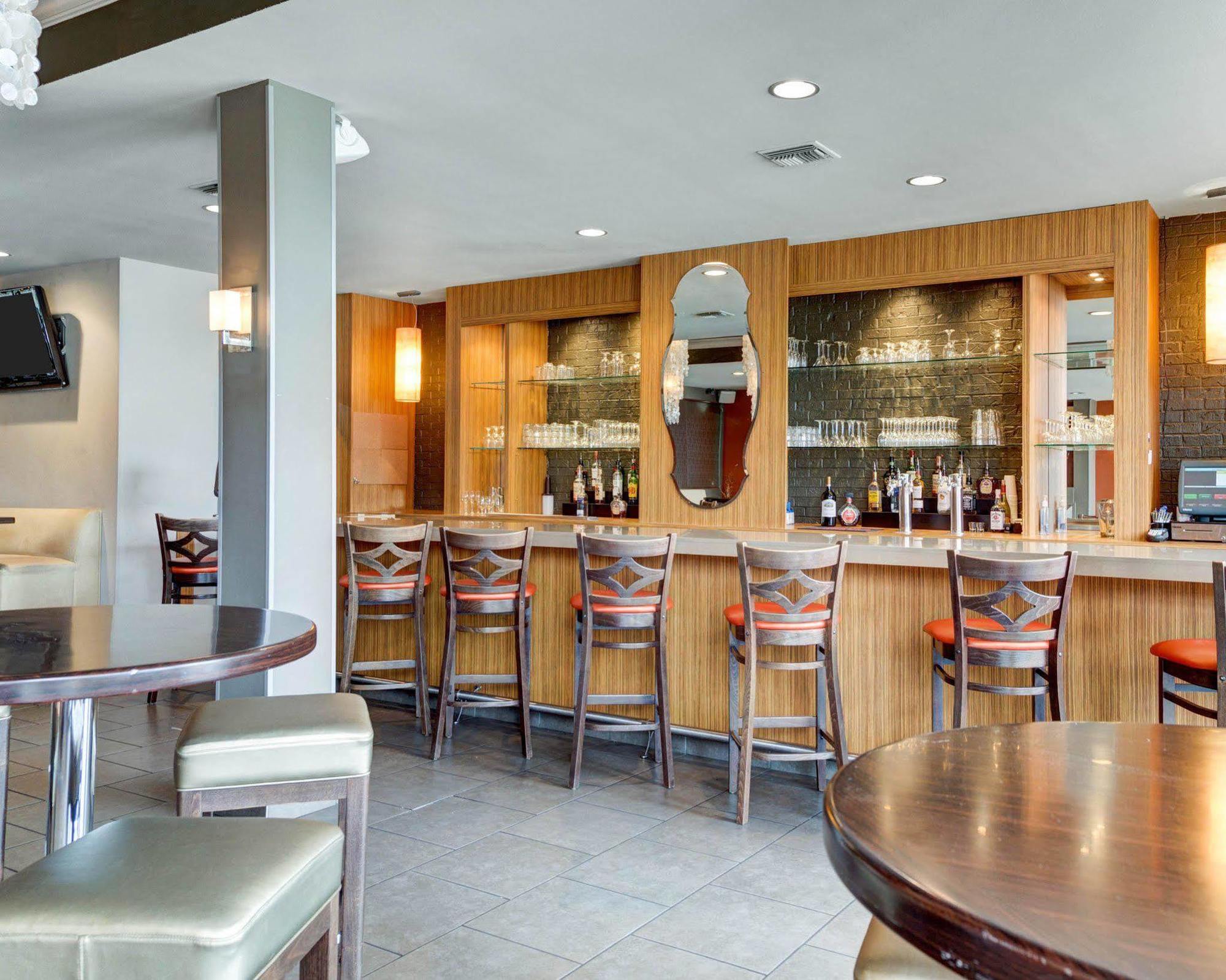 Clarion Inn & Suites Conference Center Covington Extérieur photo