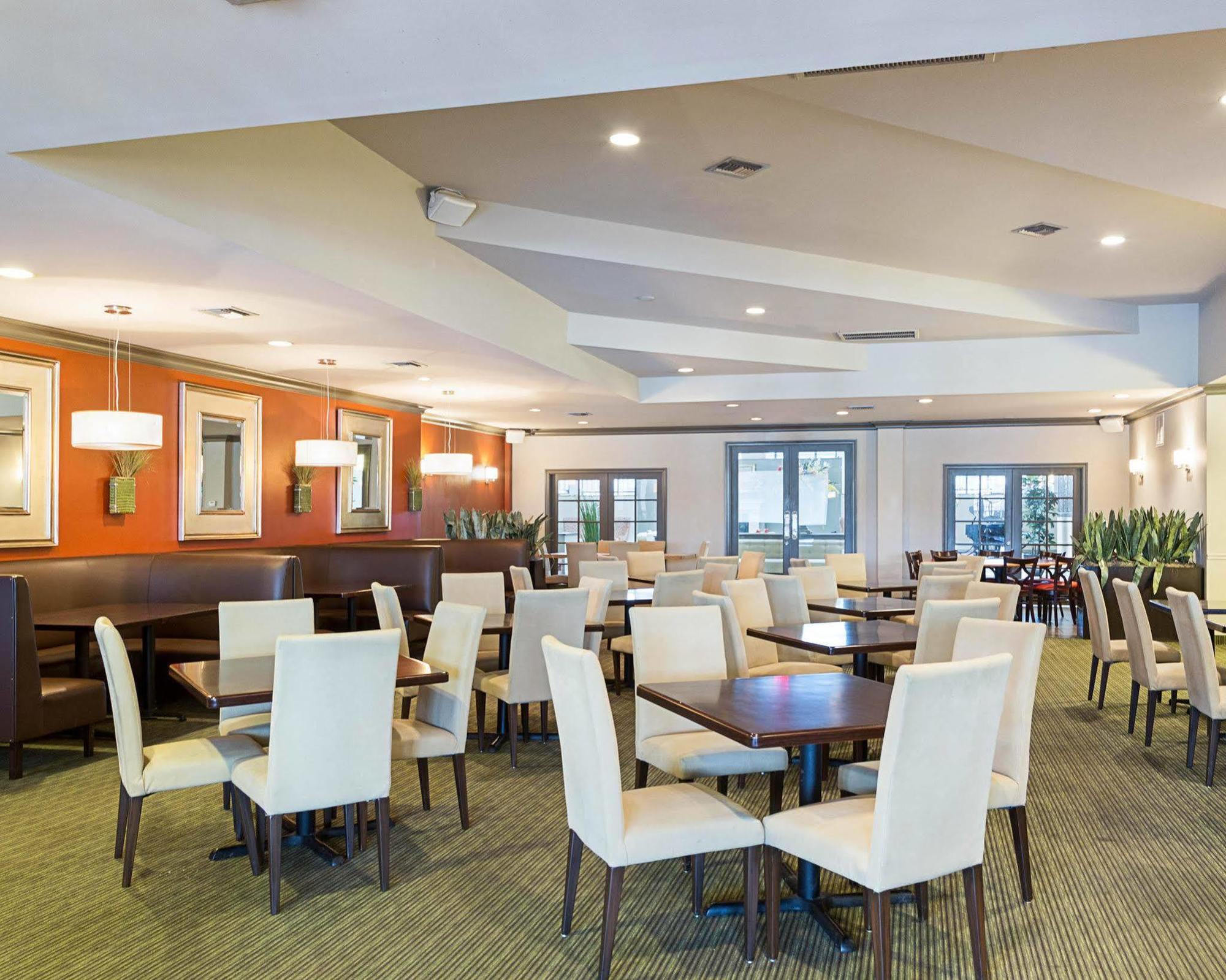 Clarion Inn & Suites Conference Center Covington Extérieur photo