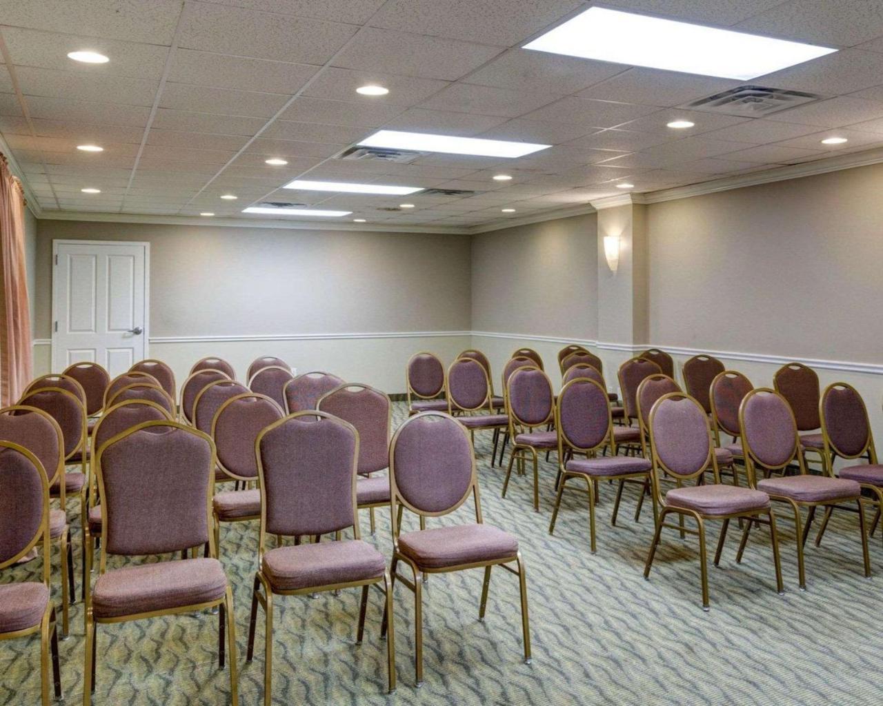Clarion Inn & Suites Conference Center Covington Extérieur photo