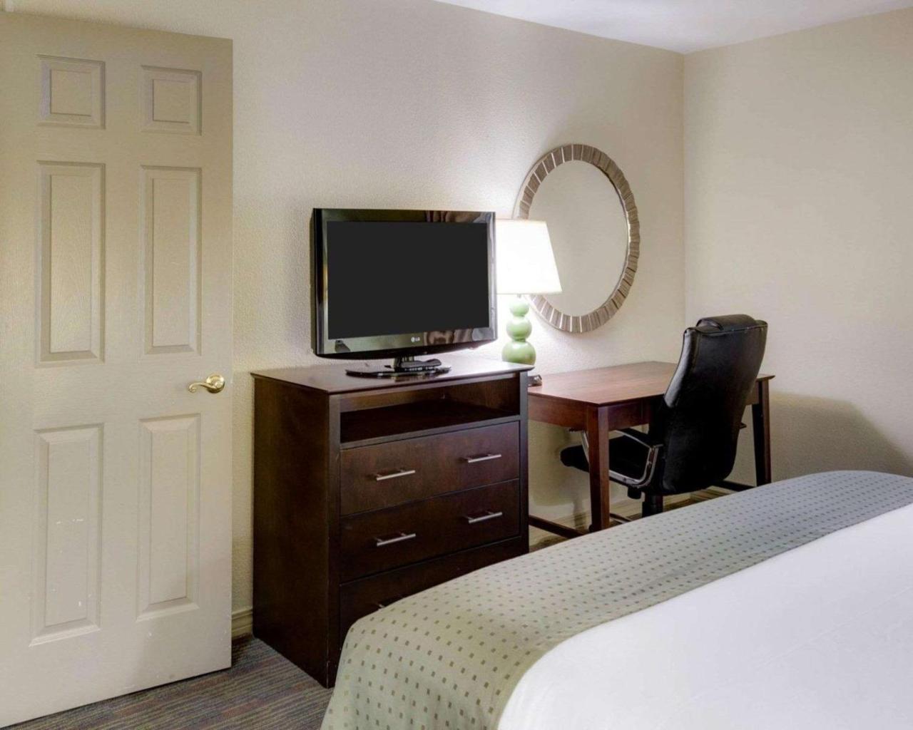 Clarion Inn & Suites Conference Center Covington Extérieur photo