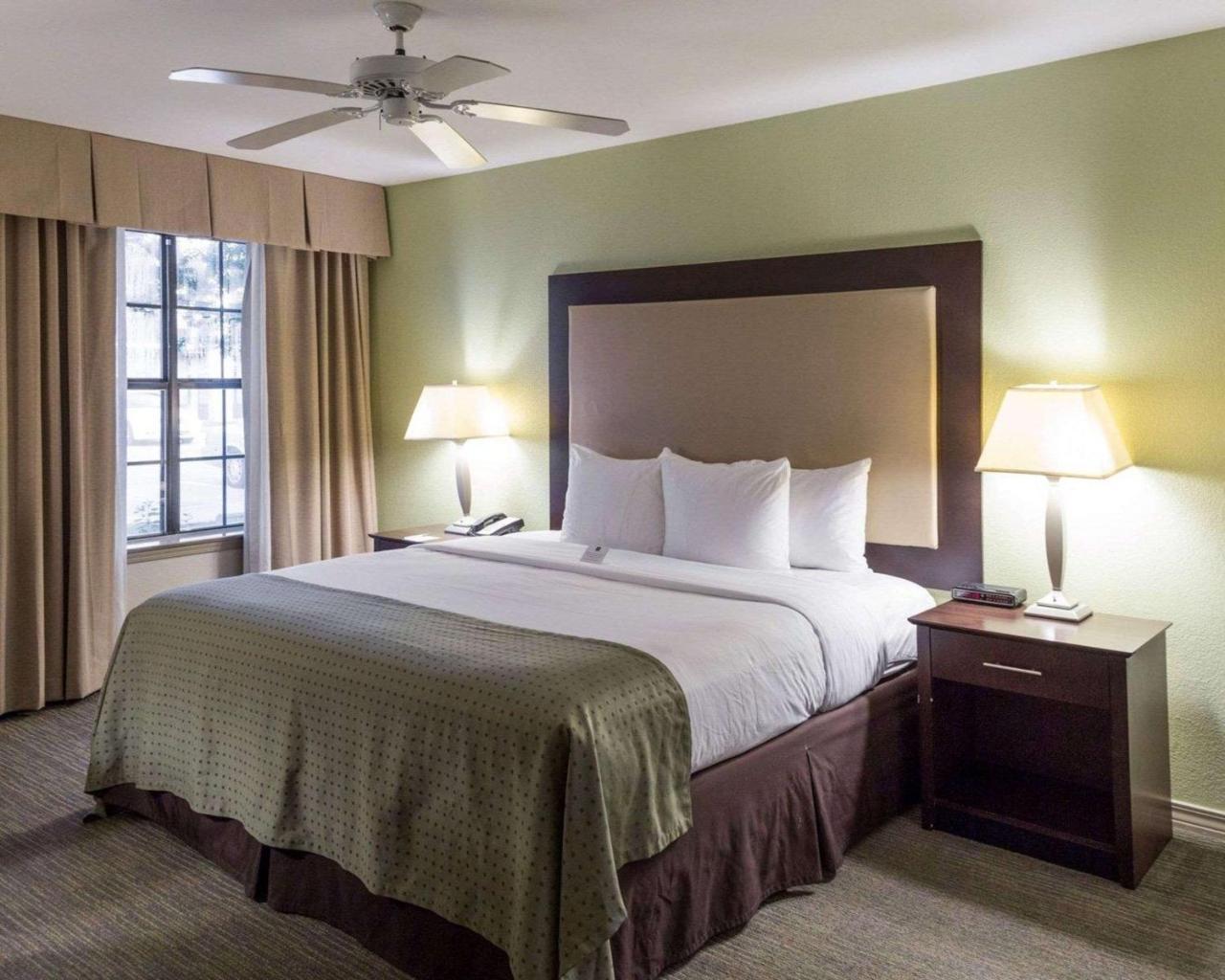Clarion Inn & Suites Conference Center Covington Extérieur photo