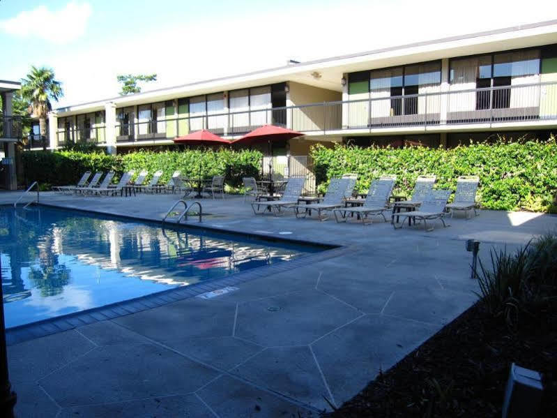 Clarion Inn & Suites Conference Center Covington Extérieur photo