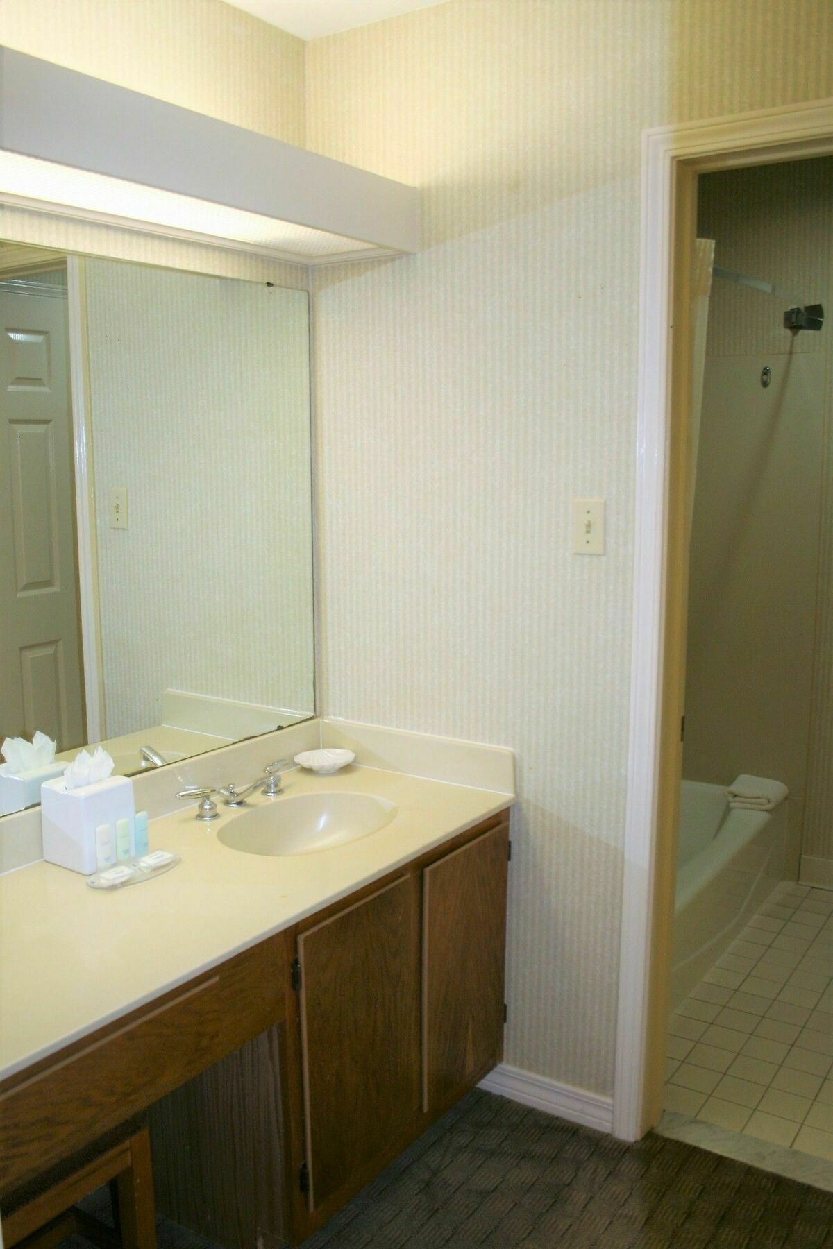 Clarion Inn & Suites Conference Center Covington Extérieur photo