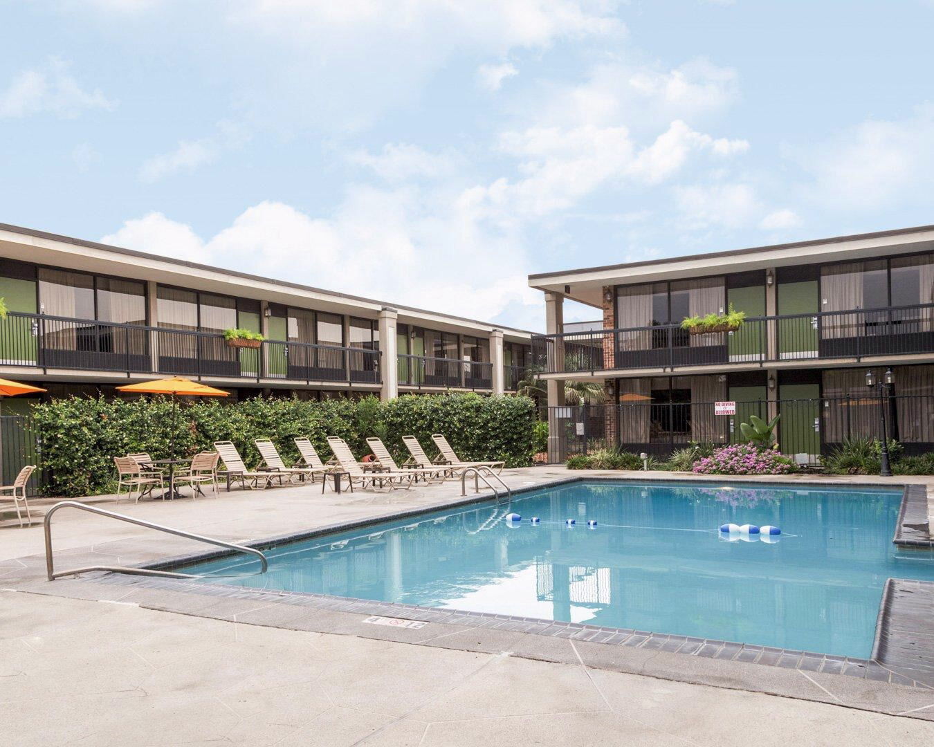 Clarion Inn & Suites Conference Center Covington Extérieur photo