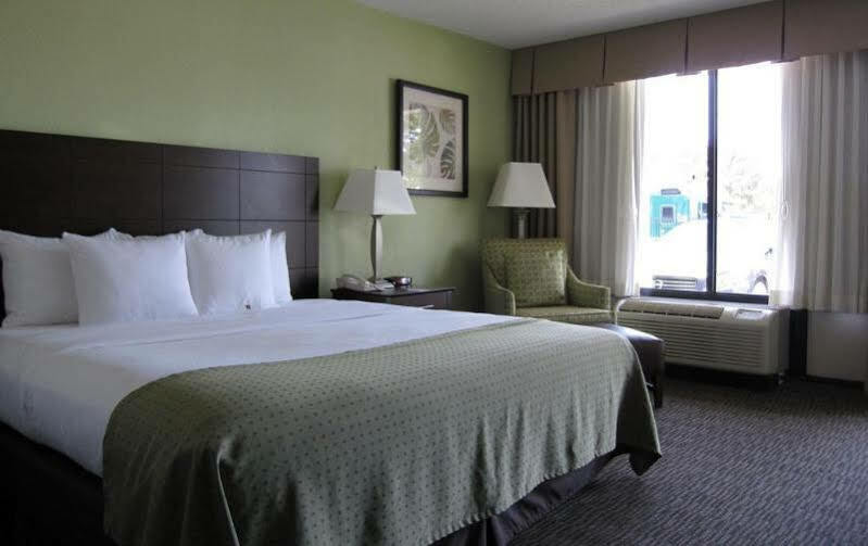Clarion Inn & Suites Conference Center Covington Extérieur photo